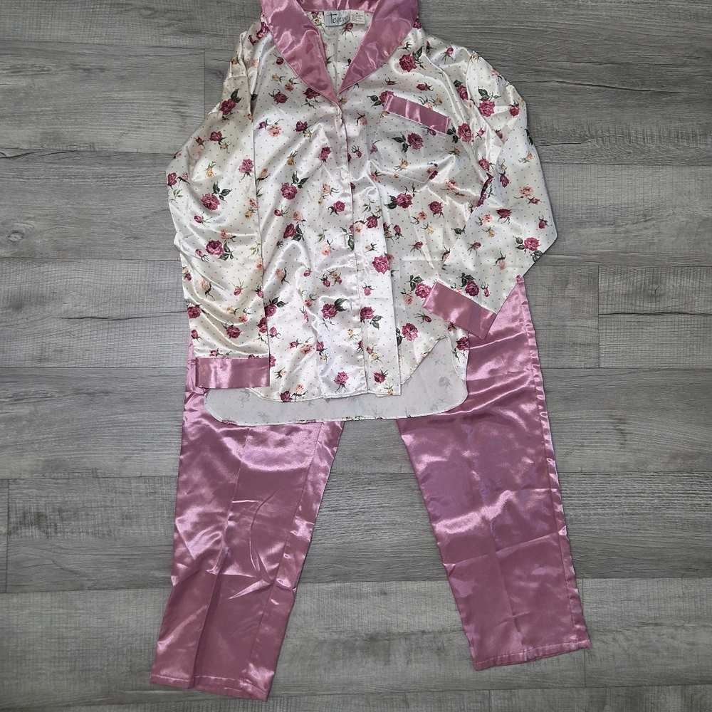 Tesoro Pajama Set 2pc.  Women’s Medium Floral Satin Cottagecore Cozy Comfort